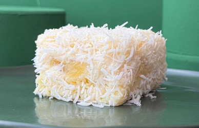 BOLO GELADO ABACAXI COM COCO