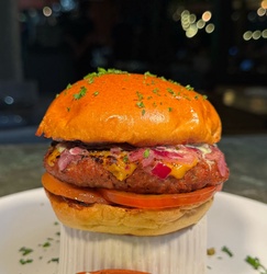 HAMBÚRGUER VEGETARIANO NA BRASA