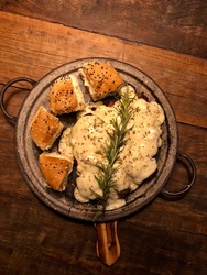 MIGNON GRELHADO AO MOLHO DE QUEIJO  TEMPO DE PREPARO 30 A 55 MINUTOS