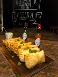 Porção De Pastel De Costela Desfiada TEMPO DE PREPARO 10 A 30 MINUTOS