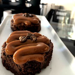 Brownie com doce de leite de café
