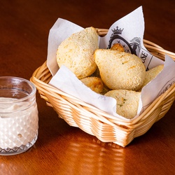 Coxinha com Recheio de Aipim e Brócolis