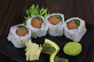 Uramaki Salmão Pepino