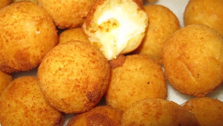 Bolinho De Queijo