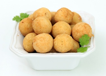 25 SALGADINHOS + 10 MICRO CHURROS + 1 GUARANÁ LATA