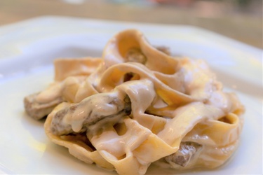 Fusilli Longo ai Quattro Formaggi con Filetto Mignon