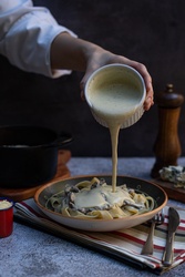 Fettuccine in Salsa di Panna con Filetti di Filet Mignon