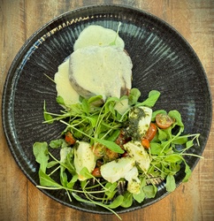 Medaglioni di Filet Mignon con Insalata Verde