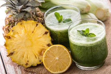Suco De Laranja, Abacaxi, Couve E Limão