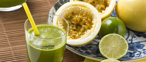 Suco de Maracujá, Limão e Couve