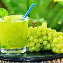 Suco de Uvas Verdes, Água de Coco e Hortelã