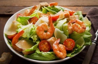 Salada Caesar de Camarao