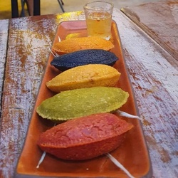 Pastéis  de Angú omilhóó (fubá de moinho de pedra)