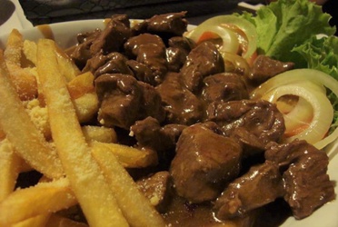 FILÉ COM FRITAS