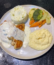 Frango Grelhado Ao Molho Quatro Queijos