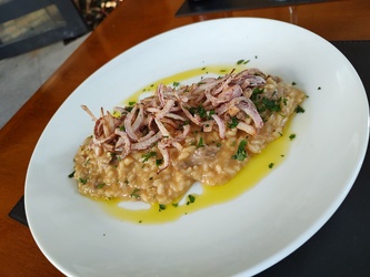Risoto de File Mignon e Cebola Crispy