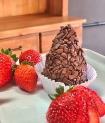 Coxinha de Brigadeiro com Morango