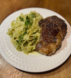 BIFE ANCHO COM MASSAS