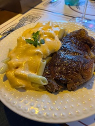 BIFE DE CHORIZO COM MASSAS