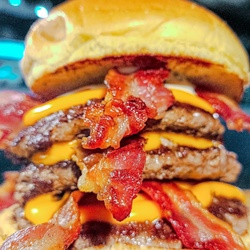 TRIPLO CHEDDAR BACON
