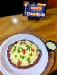 Linguiça com Dadinho de Tapioca