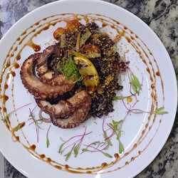 Arroz Negro Com Polvo Grelhado