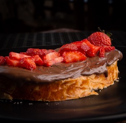 TOAST NUTELLA COM MORANGO