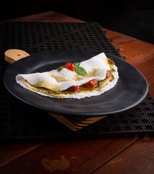 TOMATE CONFIT, QUEIJO MUSSARELA E MOLHO PESTO