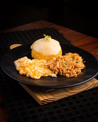 FRANGO TEMPERADO, OVOS E QUEIJO MUSSARELA