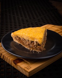 QUICHE CREMOSA DE CARNE DE SOL COM BANANA DA TERRA