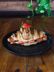Croissant com Nutella com Morango  
