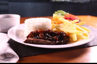 A LA MINUTA DE BIFE ACEBOLADO 