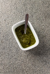 Pesto de manjericão