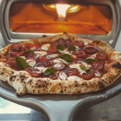 Pizza Lombo com Figo e Gorgonzola com cebola Caramelizada
