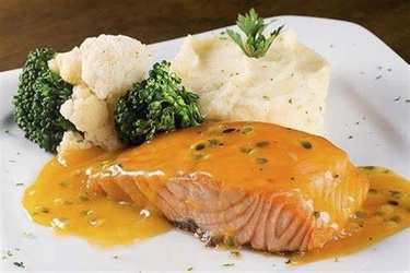 Salmão Grelhado Ao Molho De Maracujá