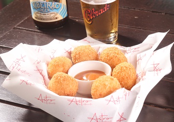 Bolinho De Queijo