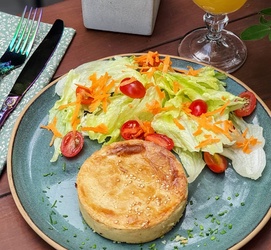 Torta de Frango com Requeijão