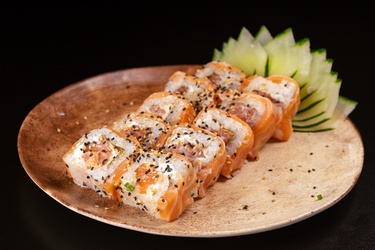 Uramaki Especial de Salmão Flambado