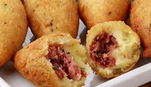 Bolinho de Mandioca com Carne Seca - D