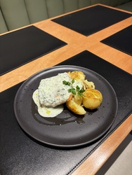 Filé de salmão ao molho de ervas