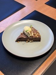 Torta de chocolate com sorvete de creme
