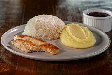 FILÉ DE FRANGO COM PURÊ
