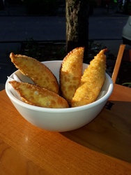 Pastel de Carne Seca com Queijo Mussarela