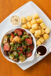 Misto de carnes com mandioca noisette