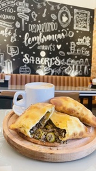 PASTEL DE CARNE COM AZEITONAS