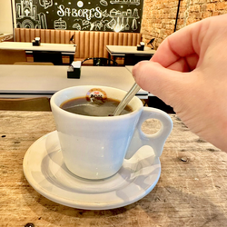 TAÇA CAFÉ PASSADO ( PRETO OU COM LEITE )