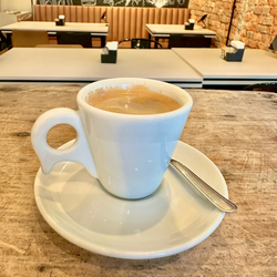 CAFÉ PEQUENO MOÍDO NA HORA ( PRETO OU COM LEITE )
