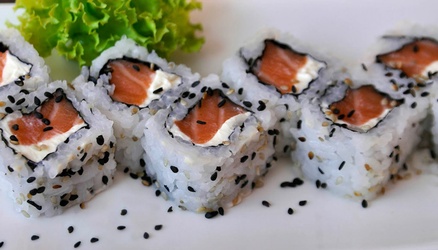 SAKE URAMAKI CHEESE