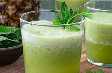 SUCO DE ABACAXI COM HORTELÃ