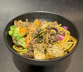 YAKISSOBA DE CARNE 